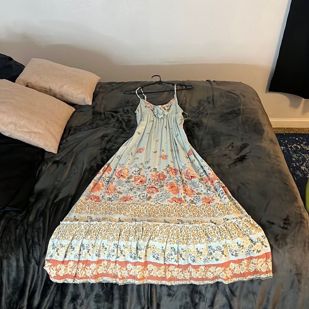 never worn floral maxi dress! (size large)